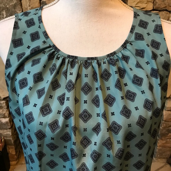 Ann Taylor LOFT Sleeveless Top Size Small - Picture 2 of 4